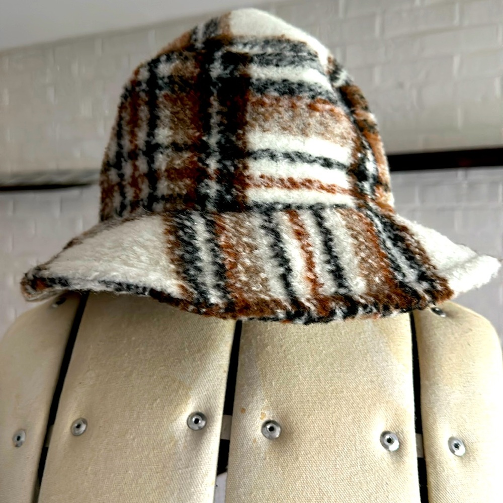 David and Young Plaid Bucket Hall for Fall Winter